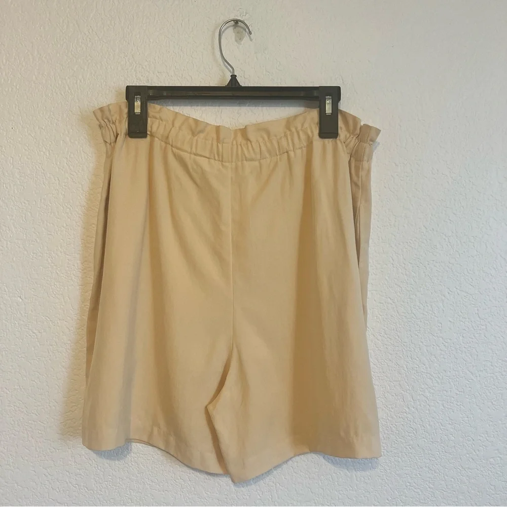 Express 100% Silk Size M Paper Bag High Waist Shorts Vintage Pockets Pale Yellow